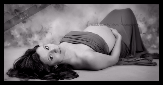  Beautiful maternity black and white photography