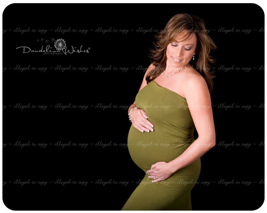 Artful maternity portraits for Dulles & Ashburn, VA ~ Photography studio near Brambleton Virginia. Artful maternity portraits near to Ashburn, VA.