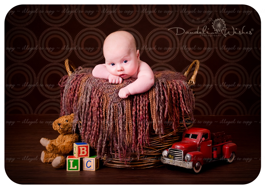 Creative newborn photographer to Suburban Maryland ~ Unique & artistic portrait studio near Rockville, Maryland Newborn photographer near Rockville, Maryland